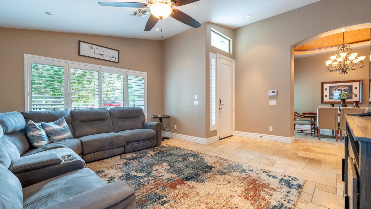 Photo of Livingroom in Canyon Trails