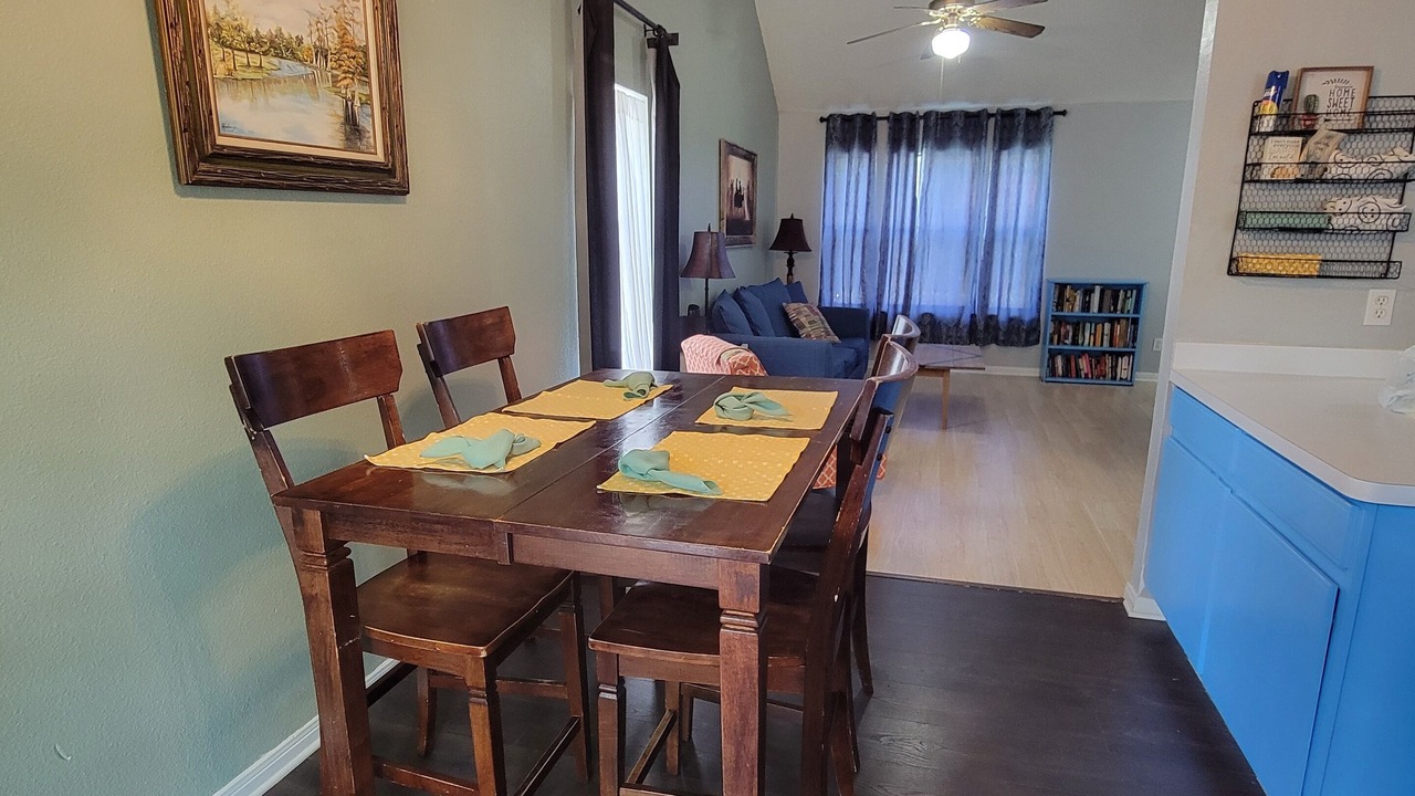 Photo of Livingroom in Mahncke Park