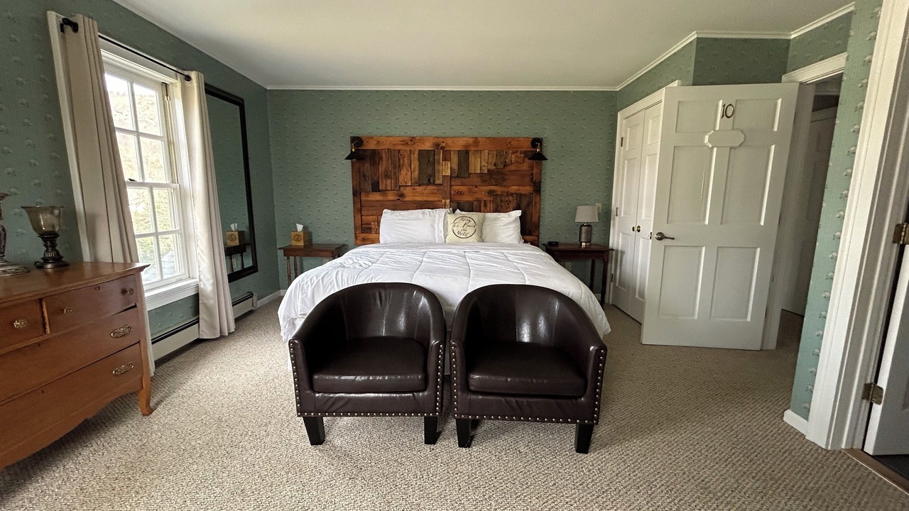 Photo of Bedroom in Warrensburg