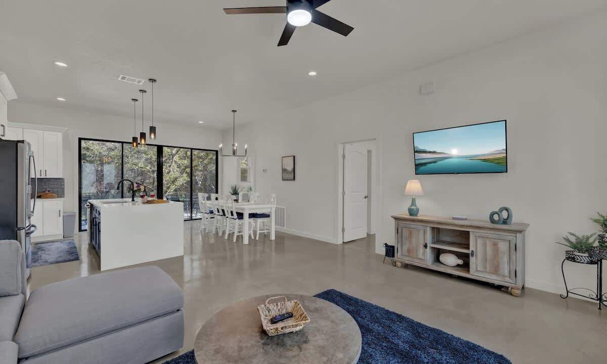Photo of Livingroom in Spring Branch
