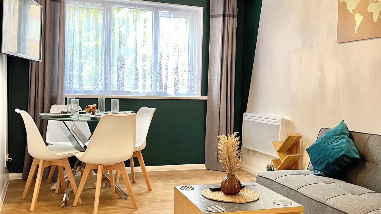 Photo of Livingroom in Seven Kings