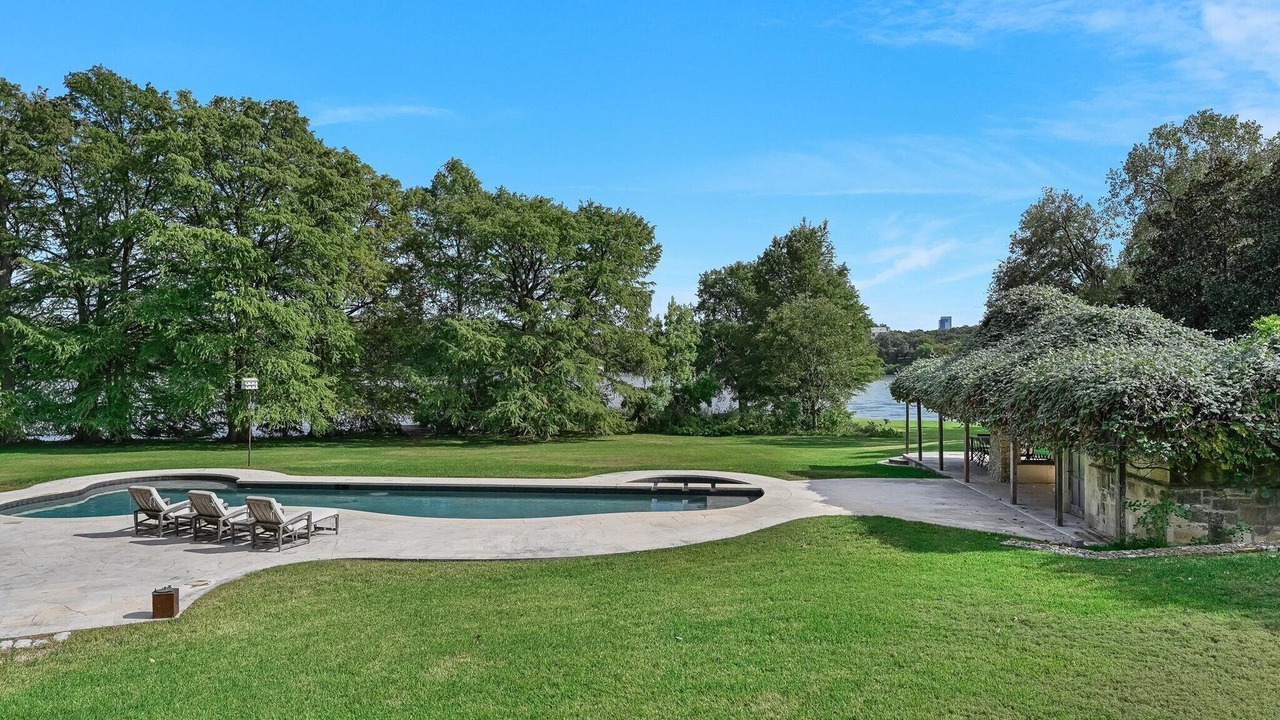 Photo of Outdoor in Lakeshore Addition