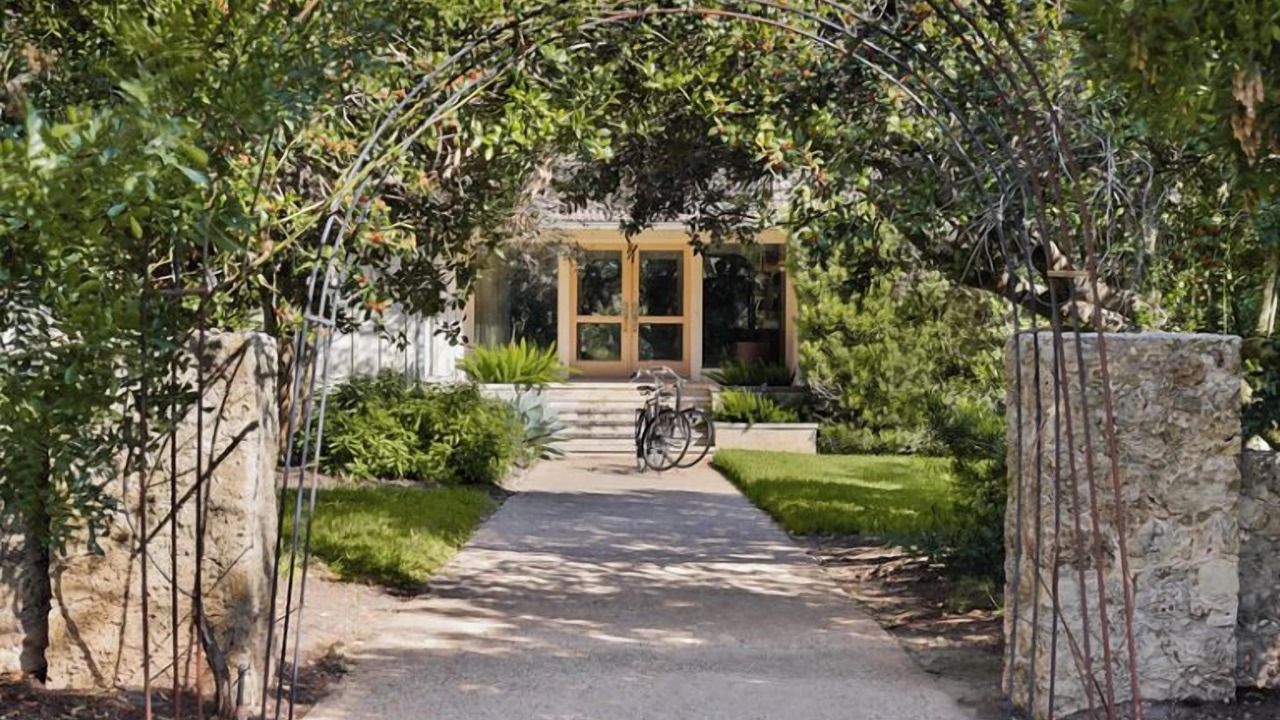 Photo of Outdoor in Lakeshore Addition
