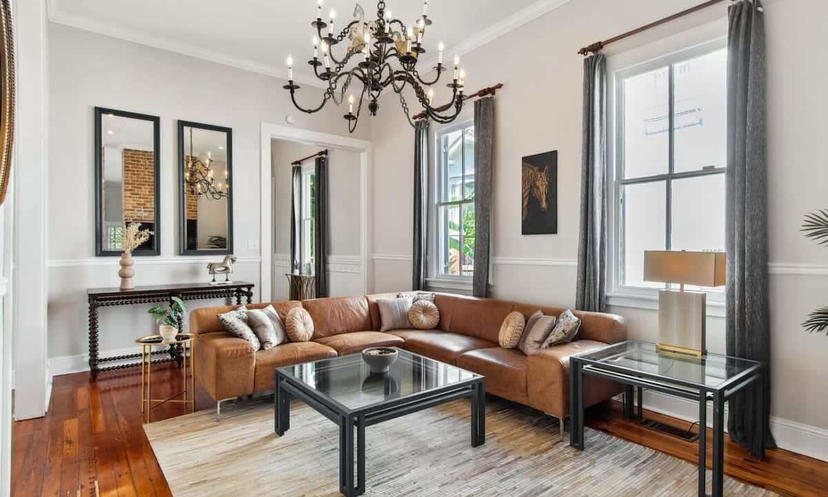 Photo of Livingroom in Seventh Ward
