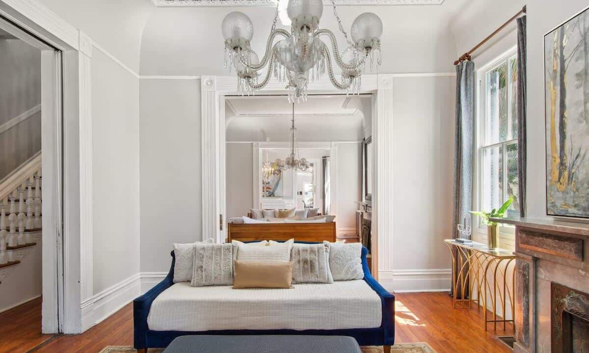 Photo of Livingroom in Seventh Ward