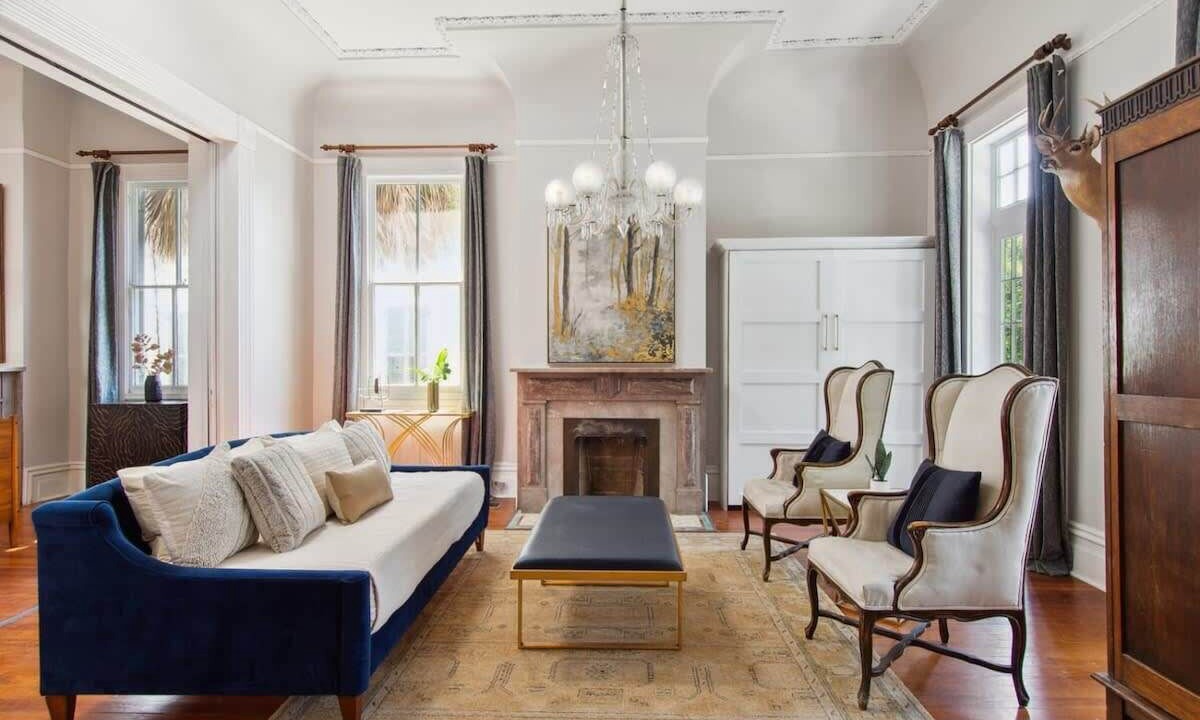 Photo of Livingroom in Seventh Ward