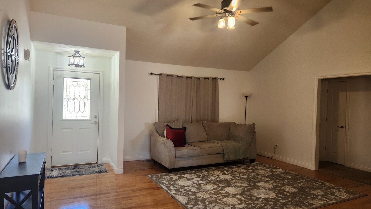 Photo of Livingroom in Newburgh