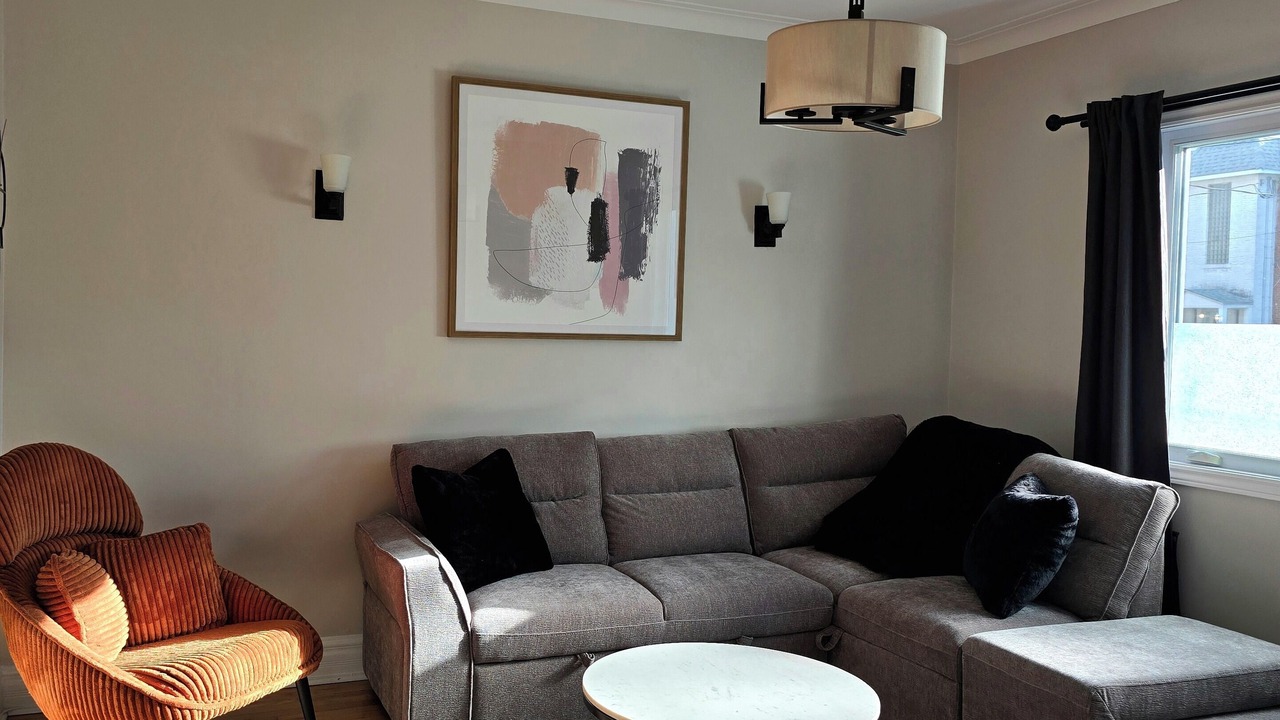 Photo of Livingroom in Cote-Des-Neiges—Notre-Dame-De-Grace
