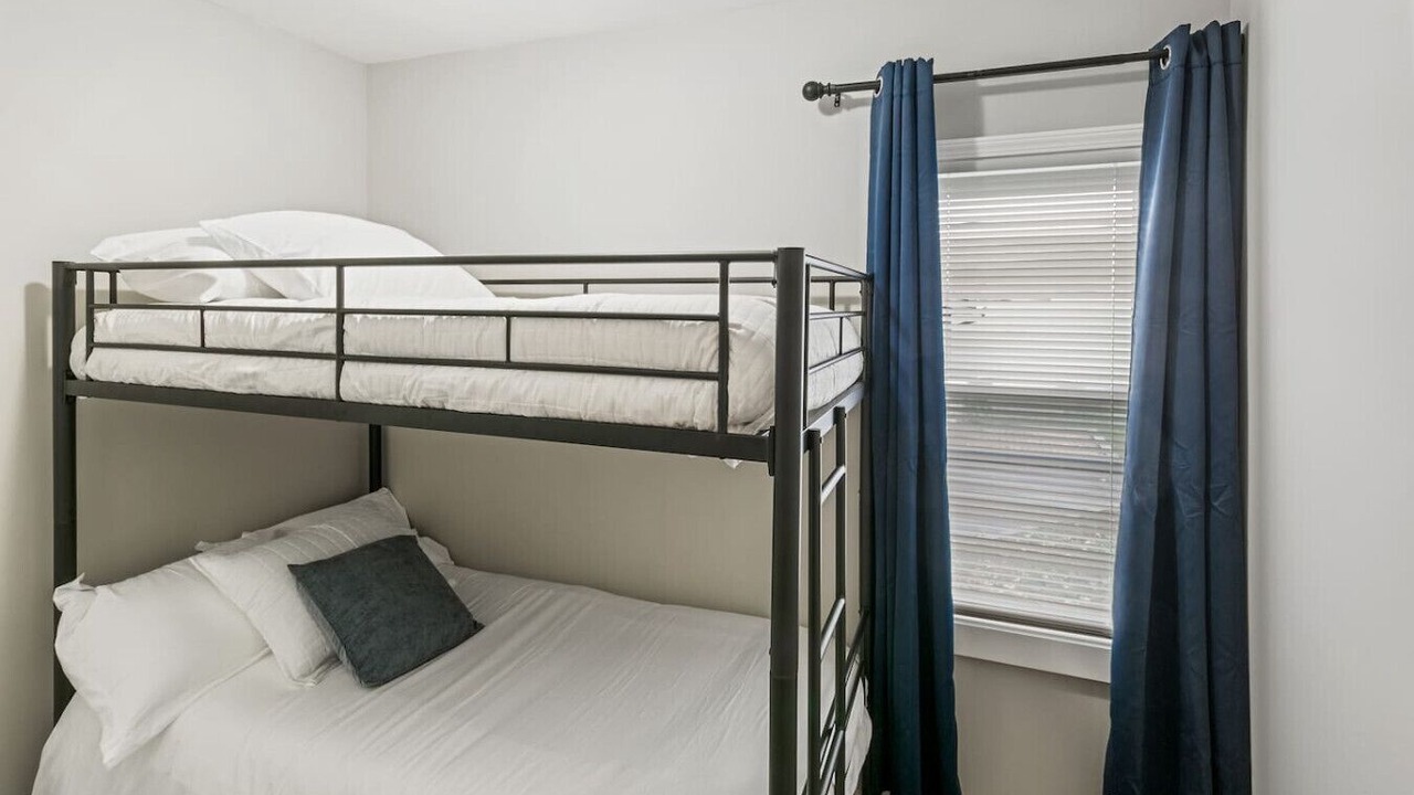 Photo of Bedroom in Waukegan