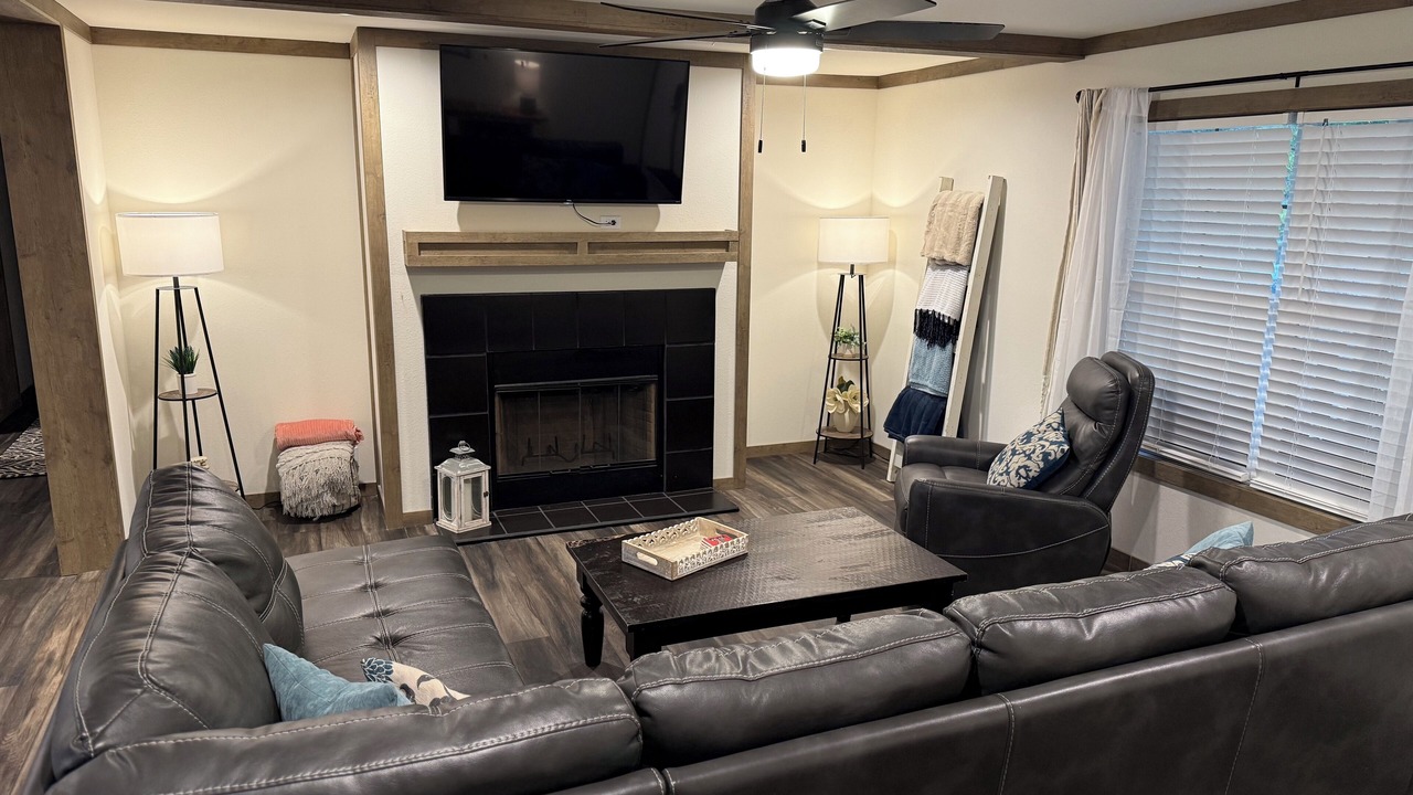 Photo of Livingroom in Canadian