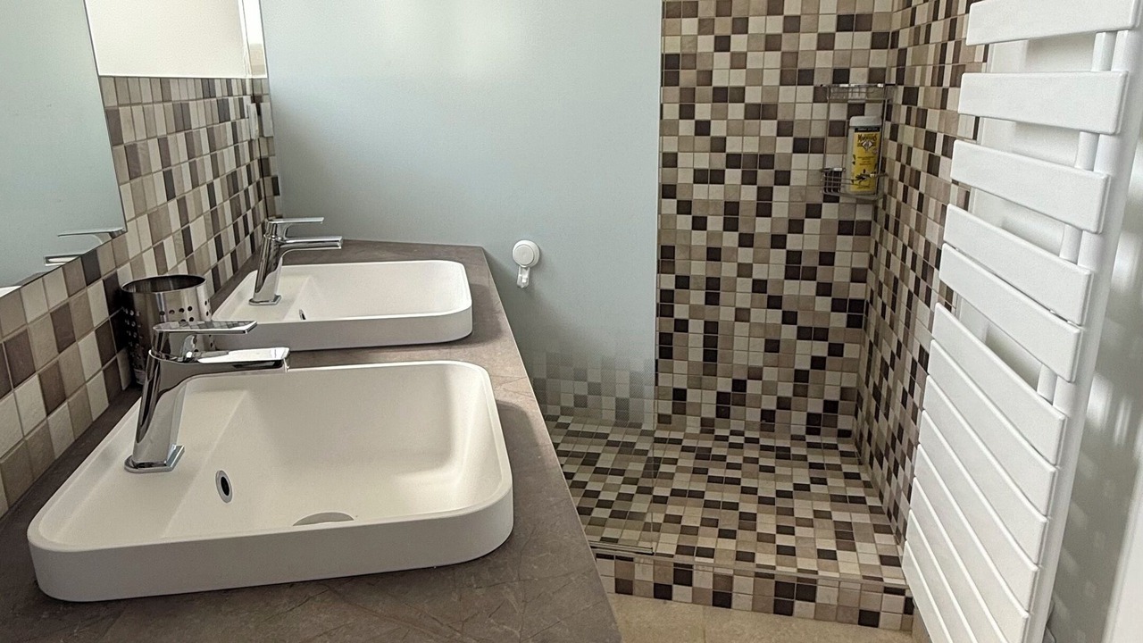 Photo of Bathroom in Chateau-Chinon