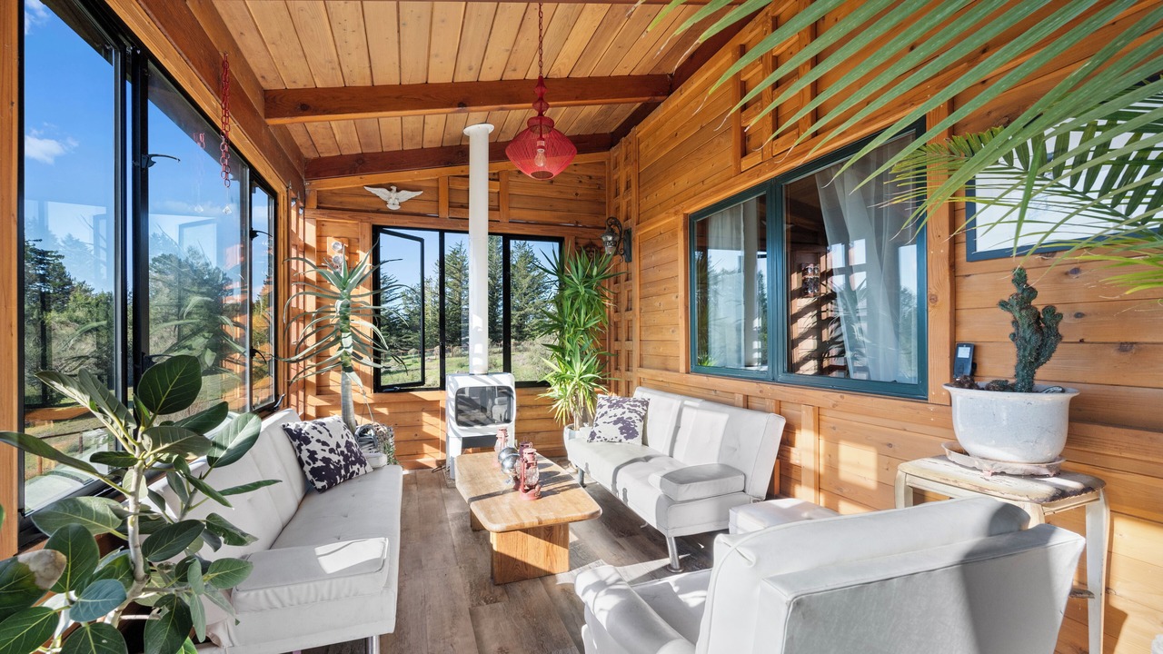 Photo of Livingroom in Occidental