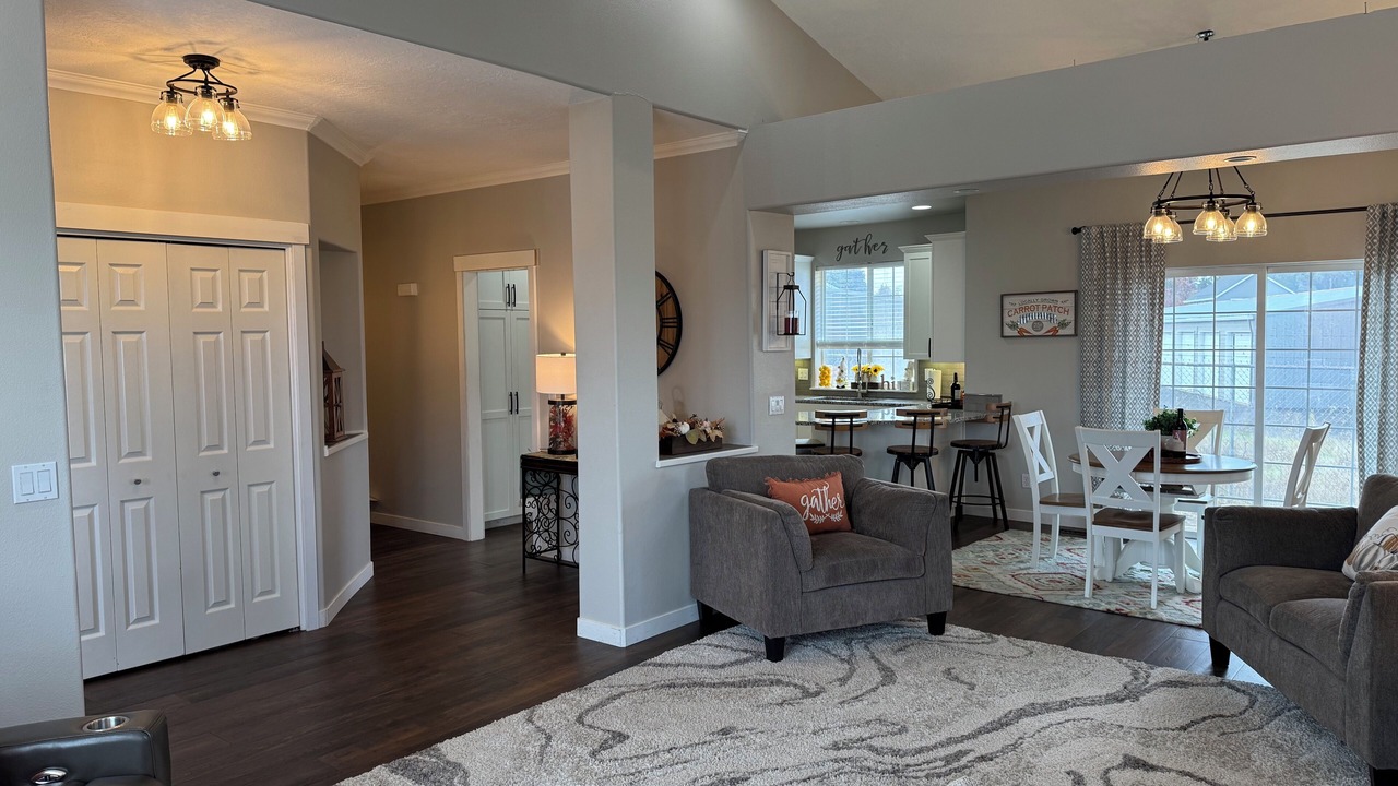 Photo of Livingroom in Canby