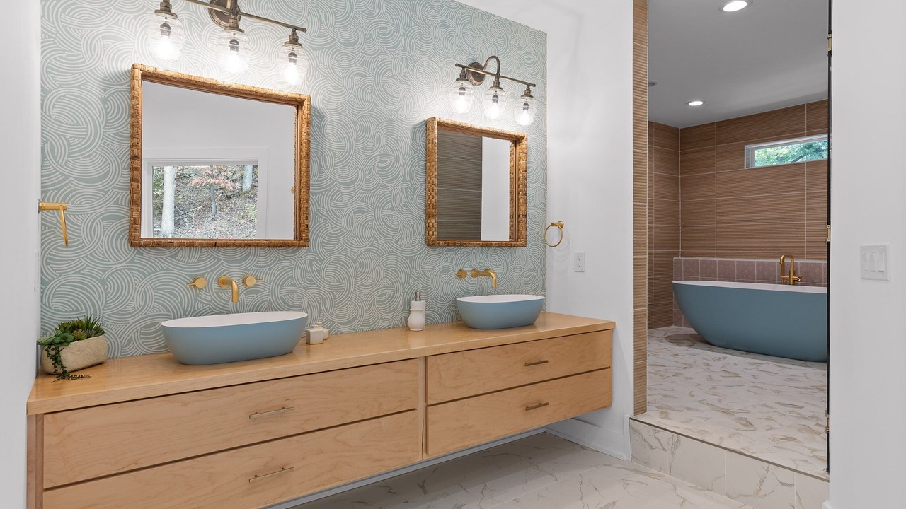 Photo of Bathroom in McCaysville