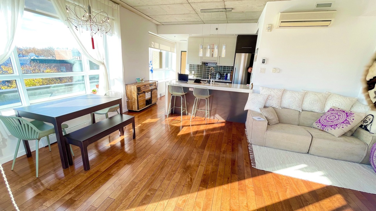 Photo of Livingroom in De Lorimier