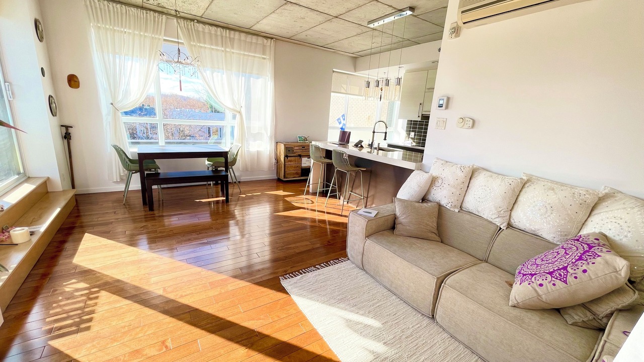 Photo of Livingroom in De Lorimier