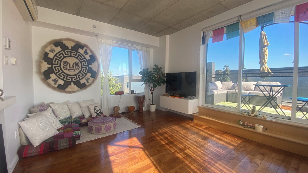 Photo of Livingroom in De Lorimier
