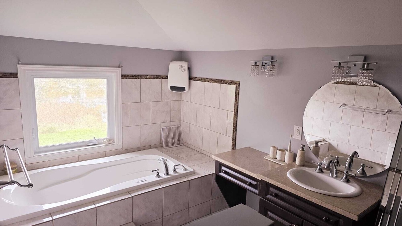 Photo of Bathroom in Communaute-Urbaine-de-l'Outaouais