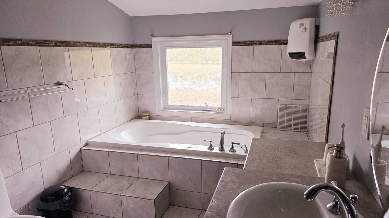 Photo of Bathroom in Communaute-Urbaine-de-l'Outaouais