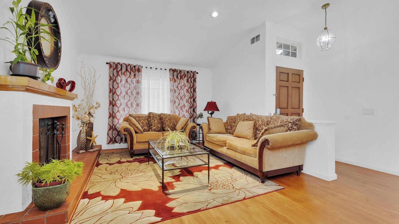 Photo of Livingroom in Bonita Long Canyon