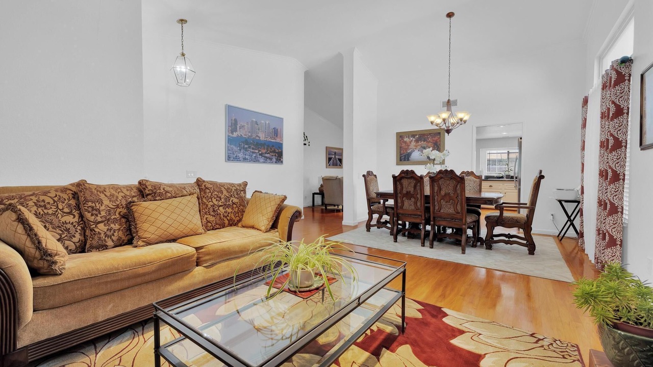 Photo of Livingroom in Bonita Long Canyon