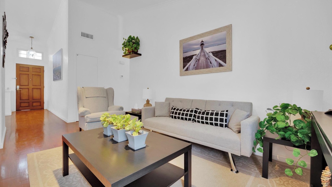 Photo of Livingroom in Bonita Long Canyon