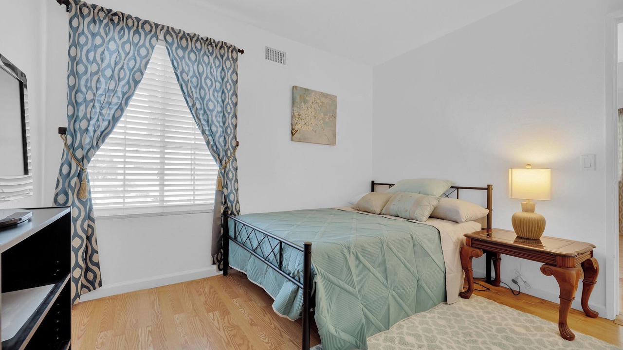 Photo of Bedroom in Bonita Long Canyon