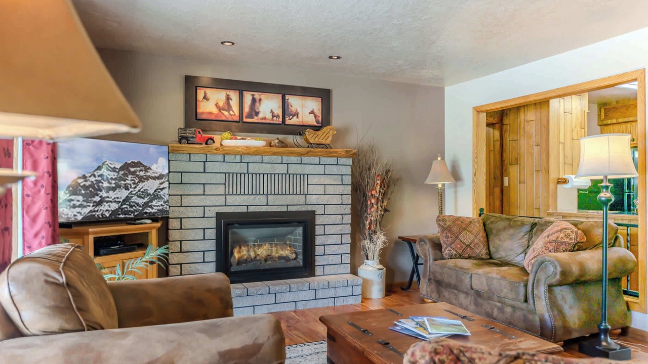 Photo of Livingroom in West Yellowstone