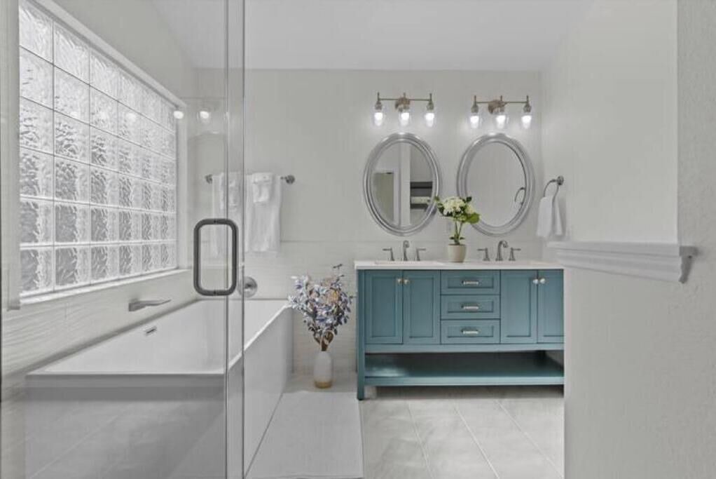 Photo of Bathroom in Willow Run