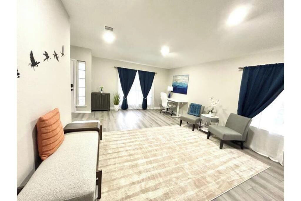 Photo of Livingroom in Willow Run