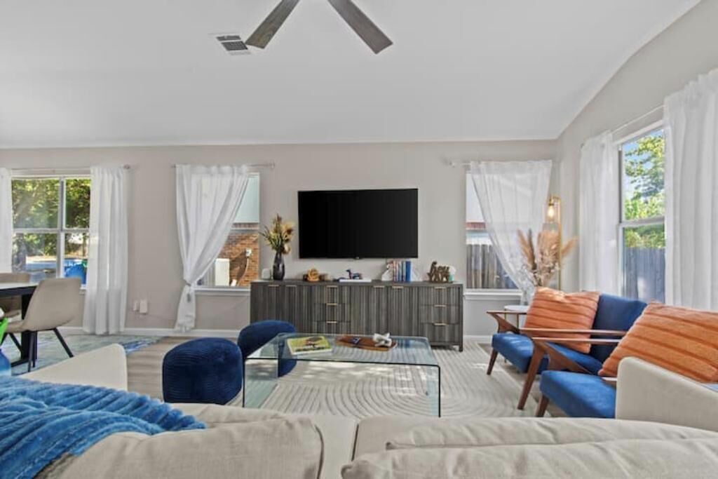 Photo of Livingroom in Willow Run