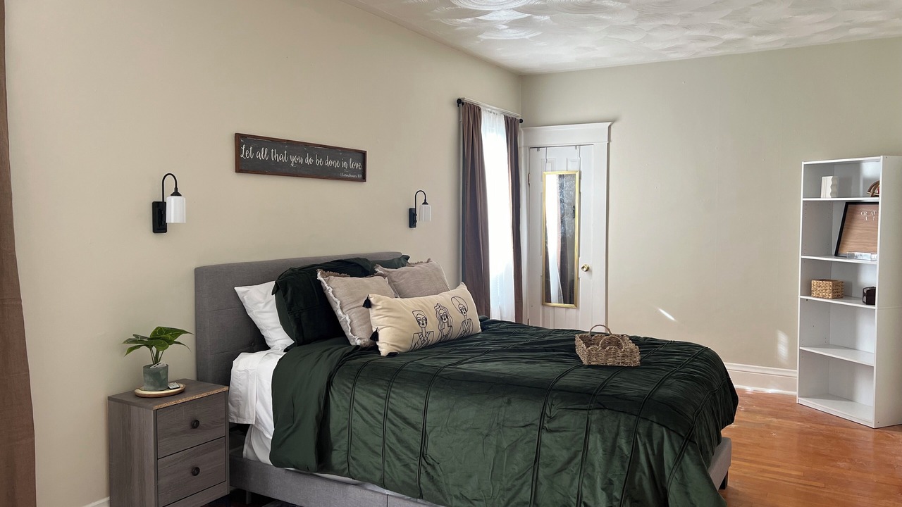 Photo of Bedroom in Utica