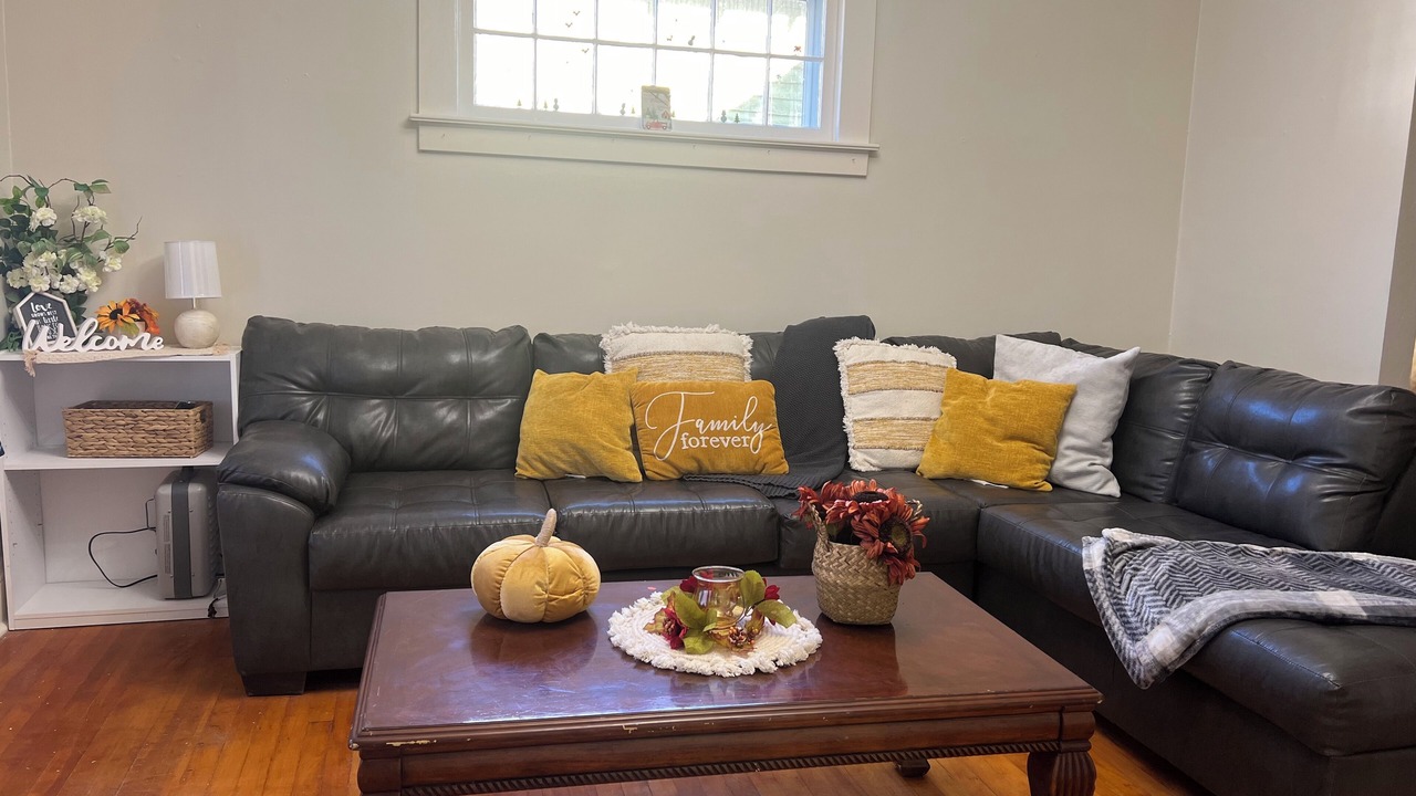 Photo of Livingroom in Utica
