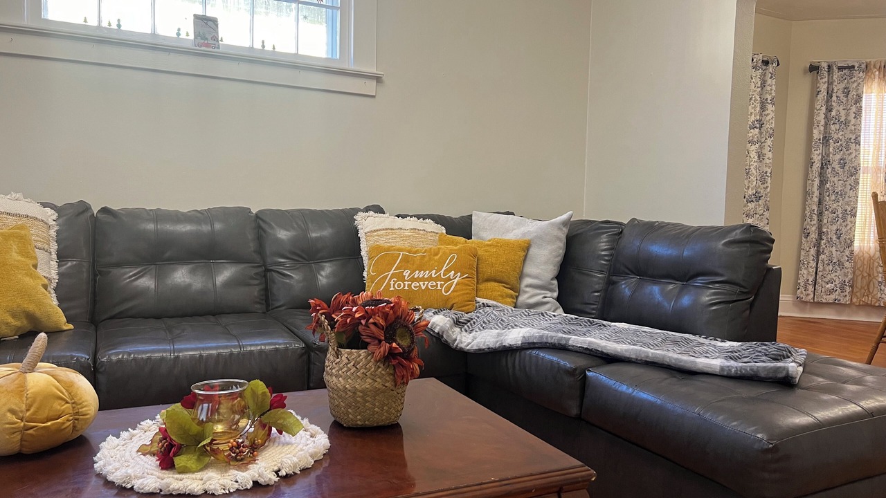 Photo of Livingroom in Utica