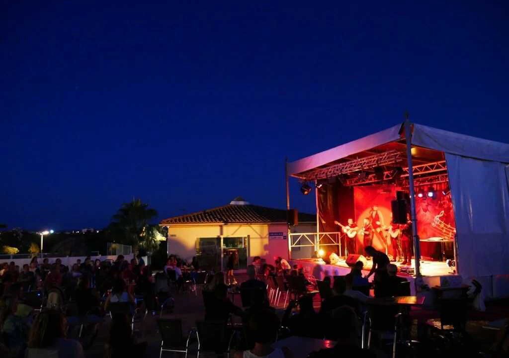 Photo of Others in Litteau