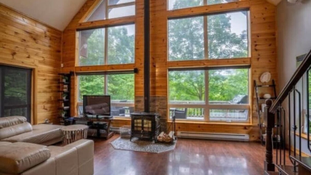 Photo of Livingroom in Val-des-Lacs