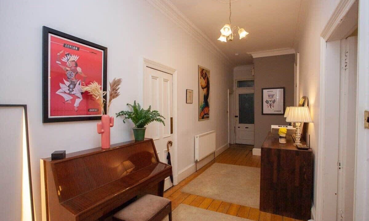 Photo of Others in Kelvinbridge