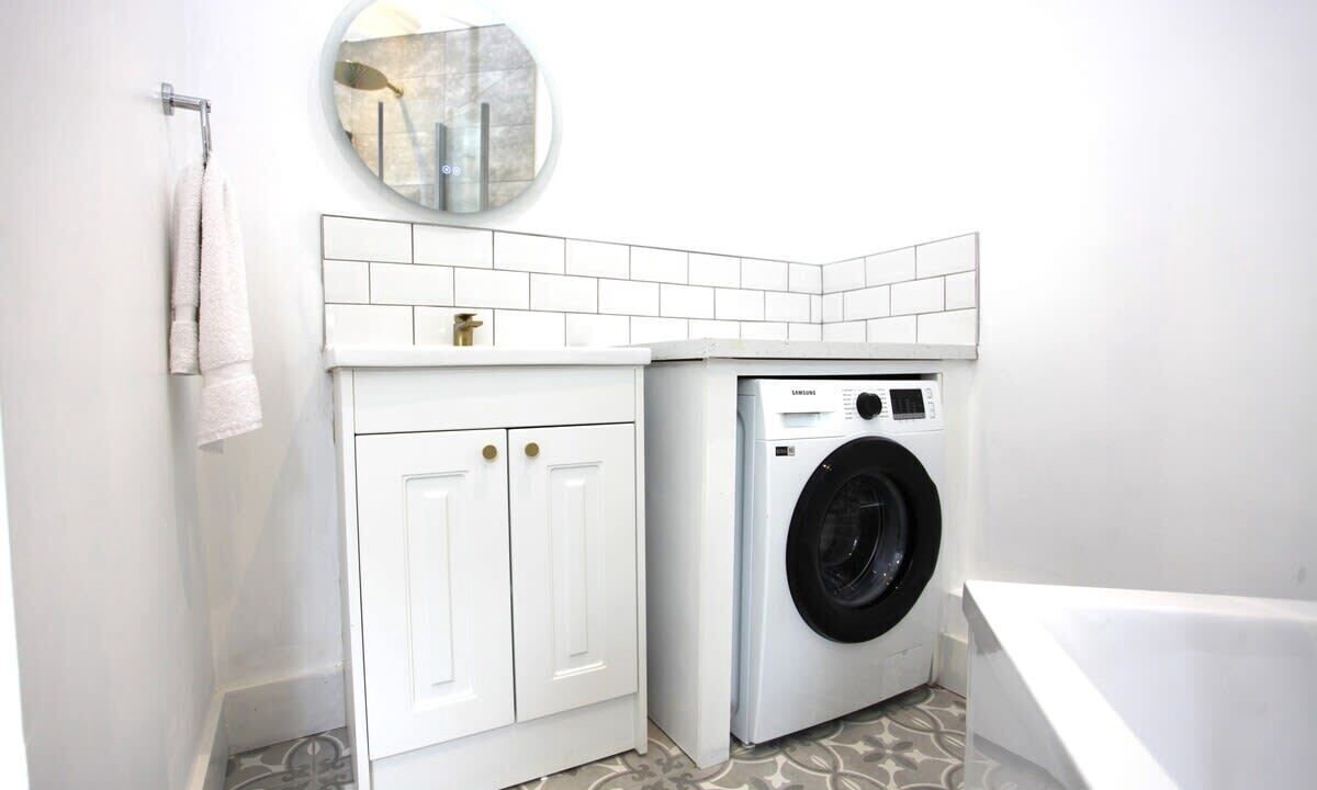 Photo of Bathroom in Scotstoun