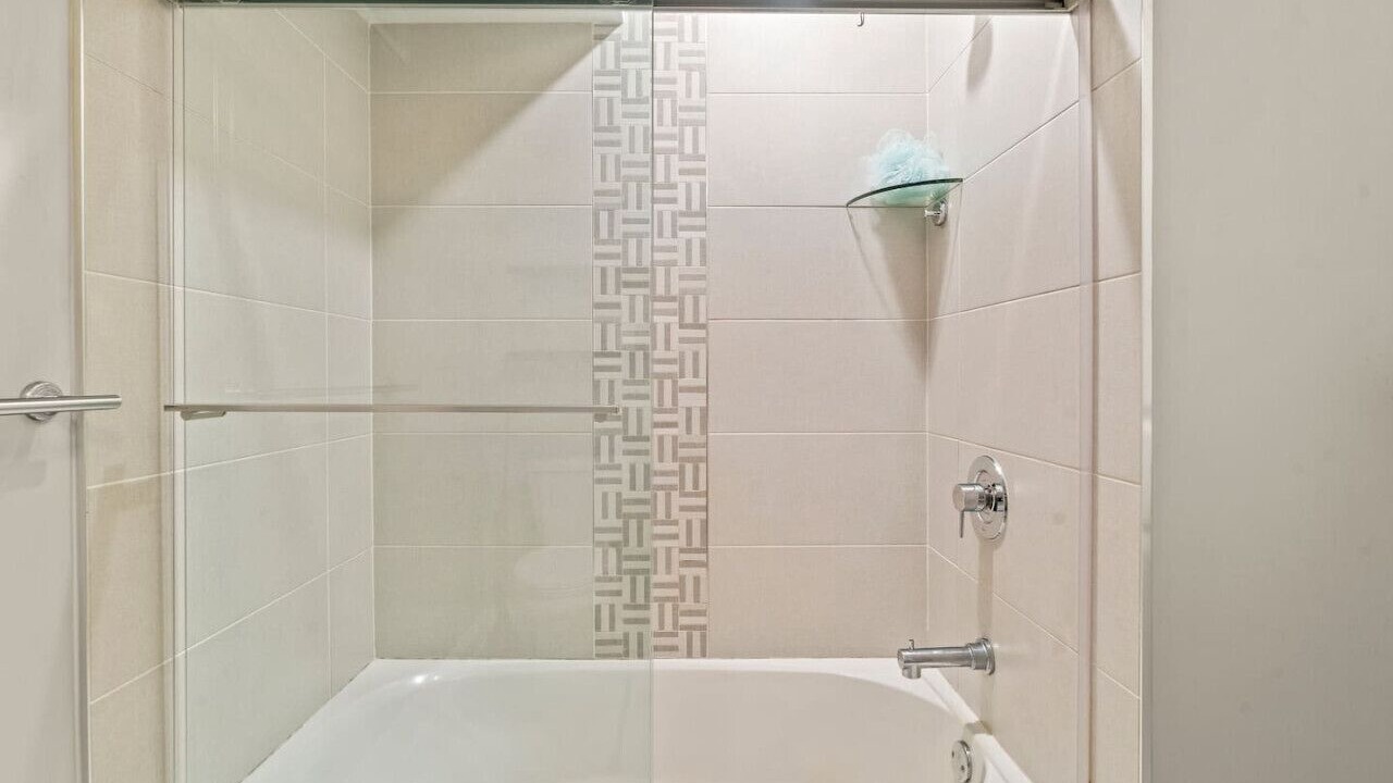 Photo of Bathroom in Graduate Hospital