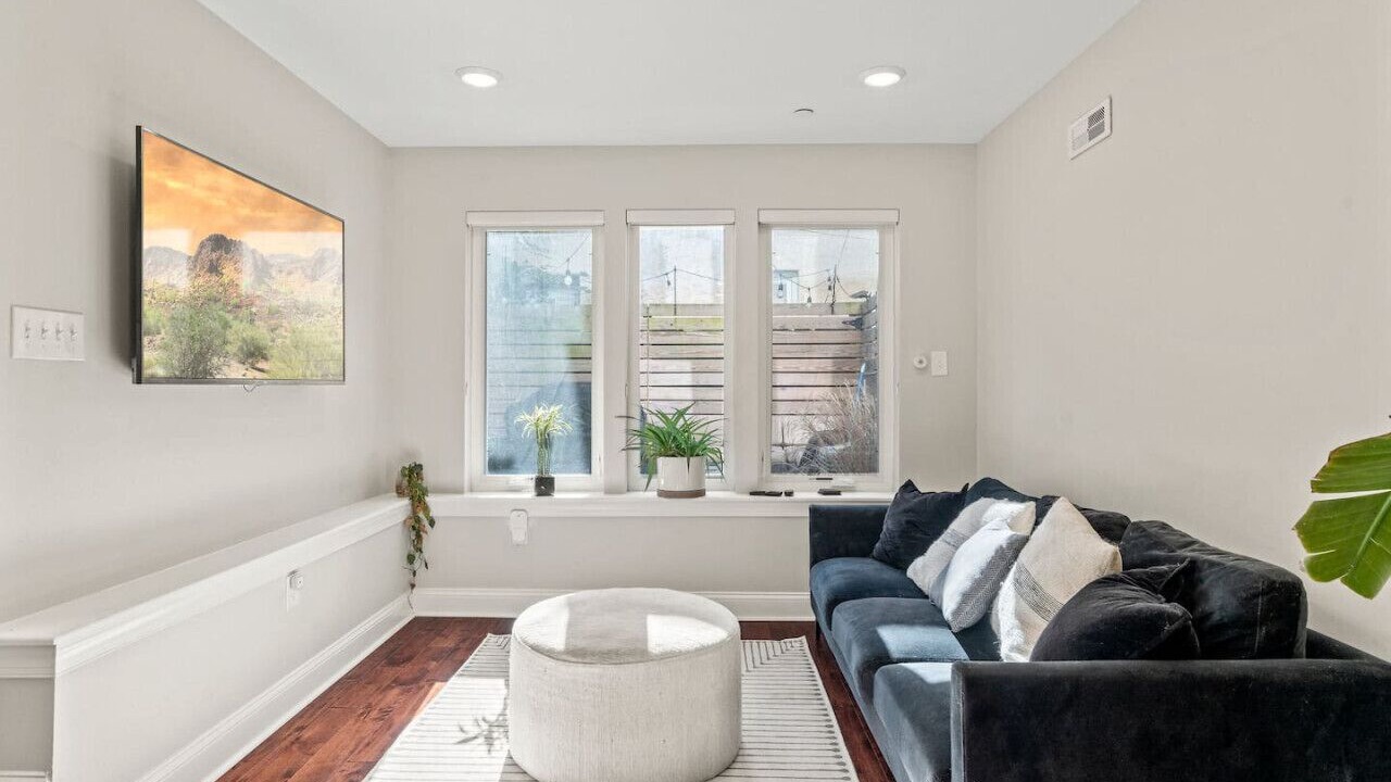 Photo of Livingroom in Graduate Hospital