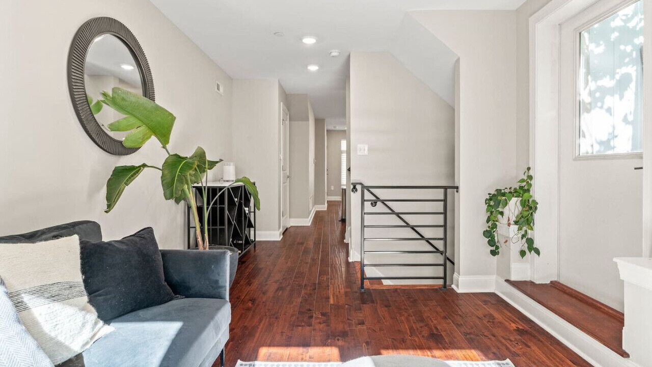 Photo of Livingroom in Graduate Hospital