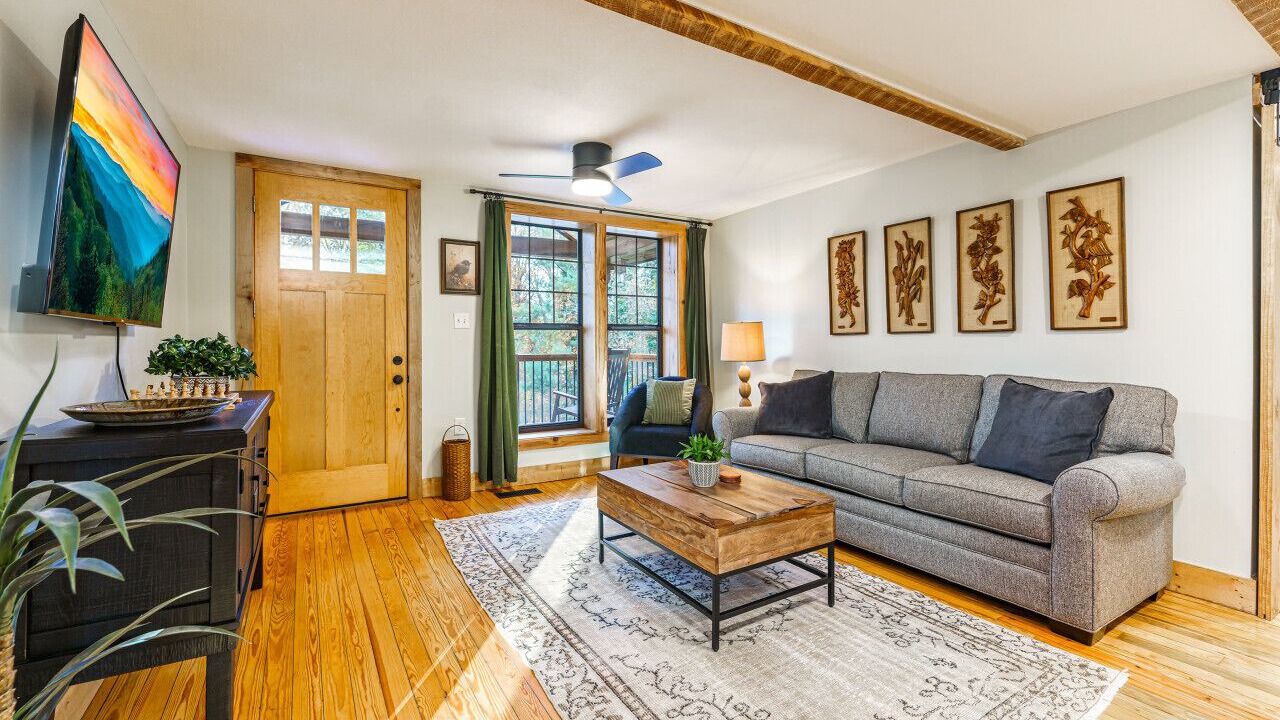 Photo of Livingroom in Ashley Oaks