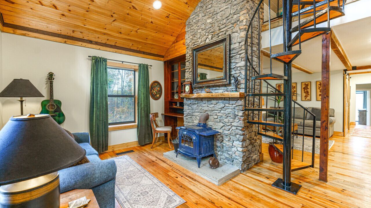Photo of Livingroom in Ashley Oaks