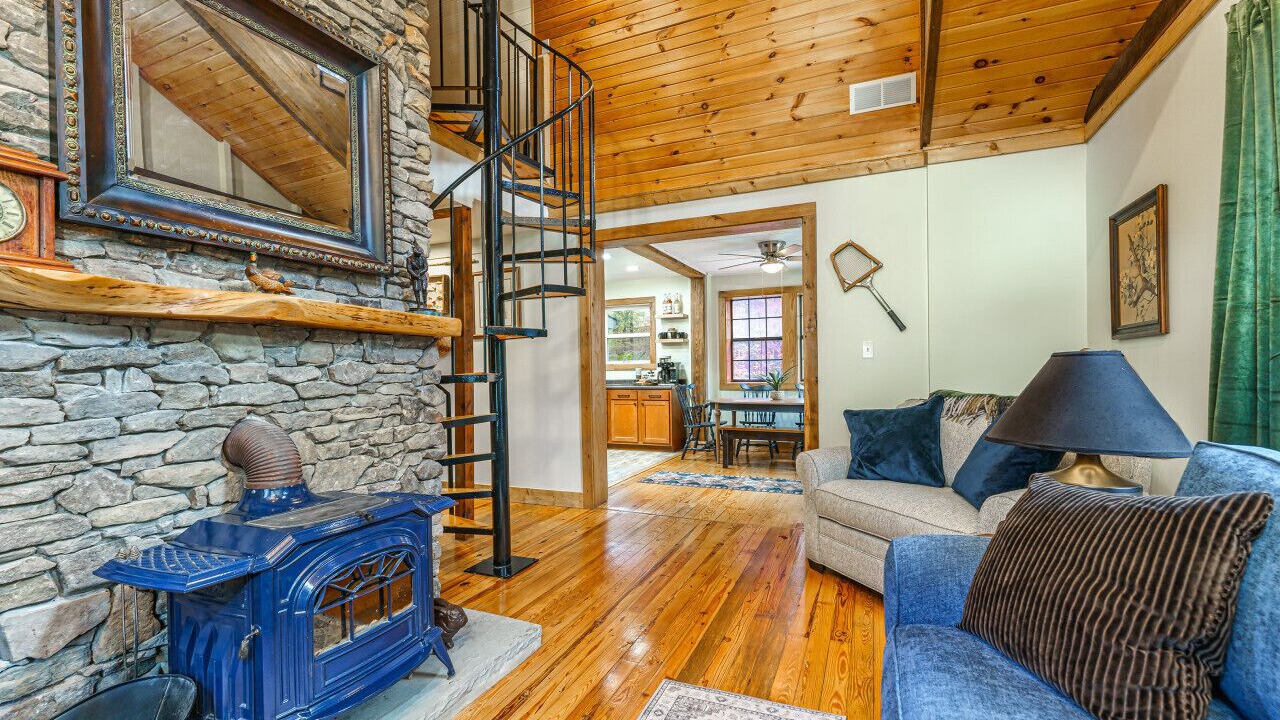 Photo of Livingroom in Ashley Oaks