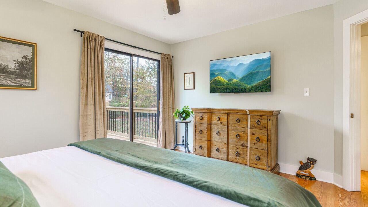 Photo of Bedroom in Ashley Oaks