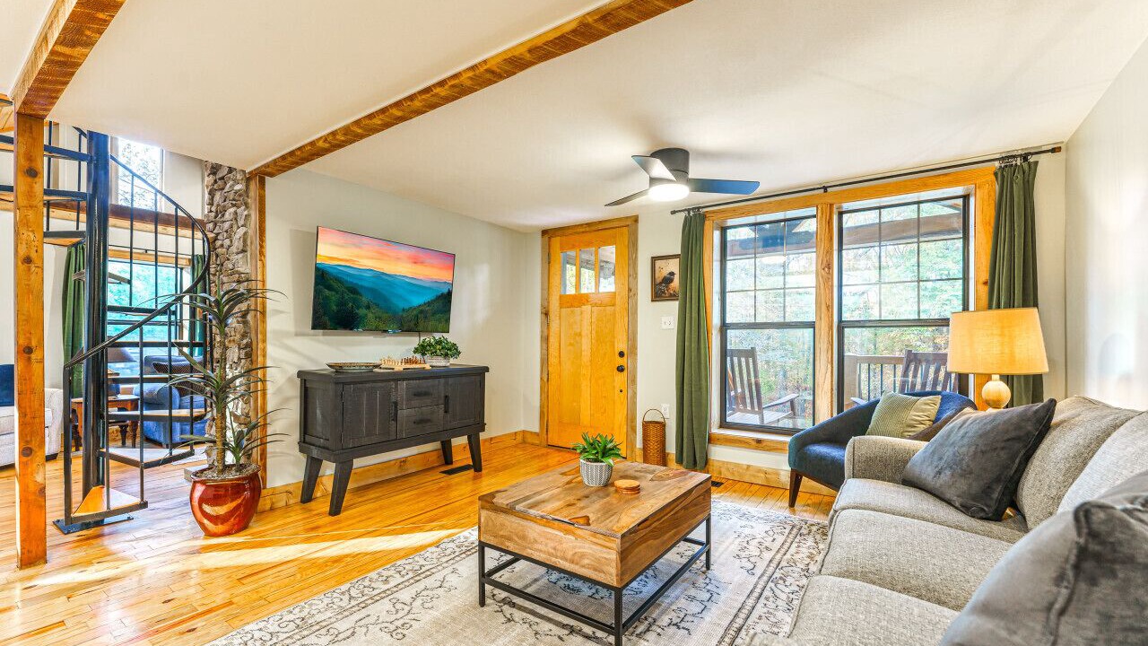 Photo of Livingroom in Ashley Oaks