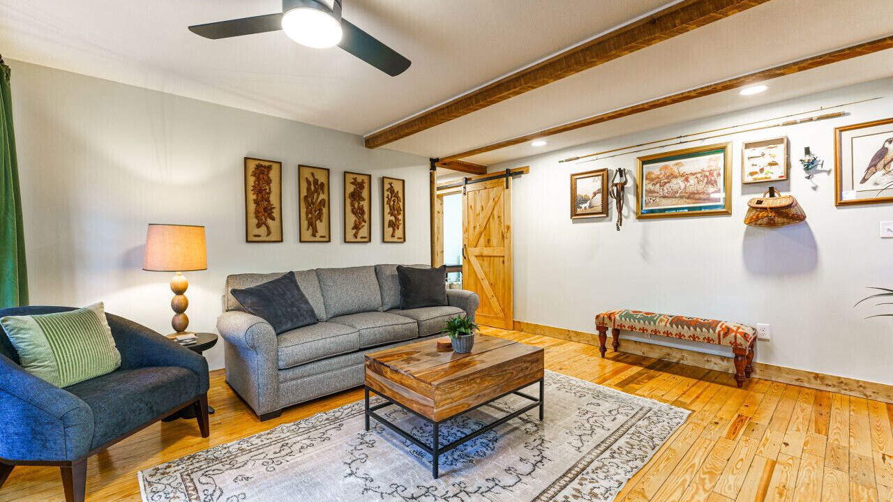 Photo of Livingroom in Ashley Oaks