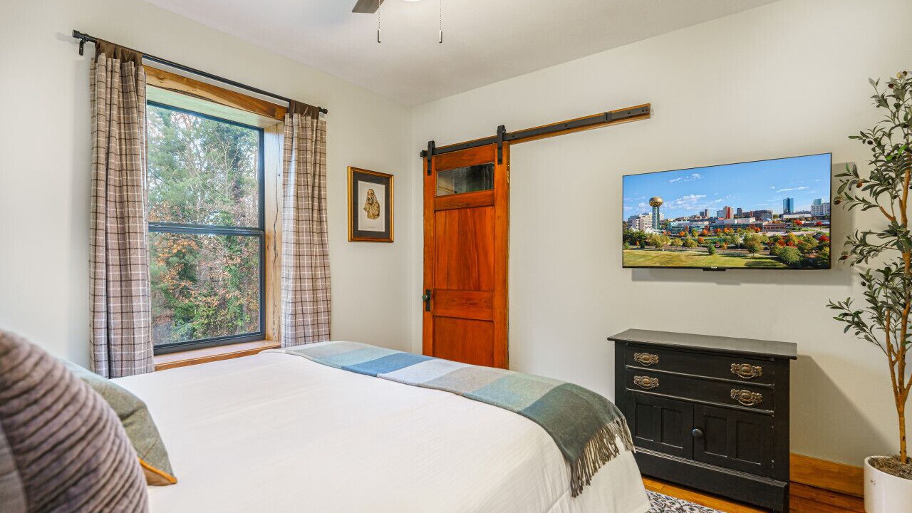 Photo of Bedroom in Ashley Oaks