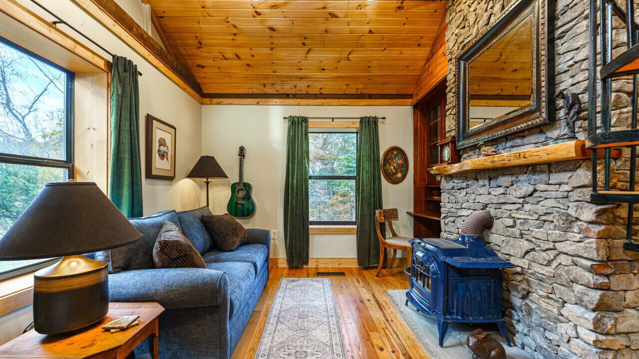 Photo of Livingroom in Ashley Oaks