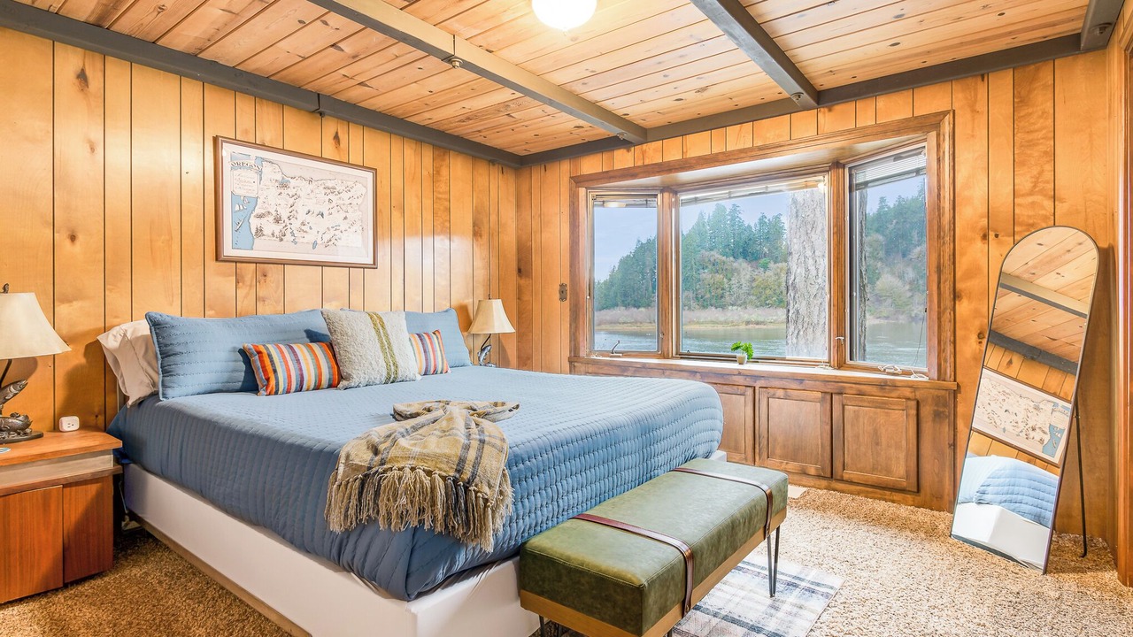 Photo of Bedroom in Lakeside